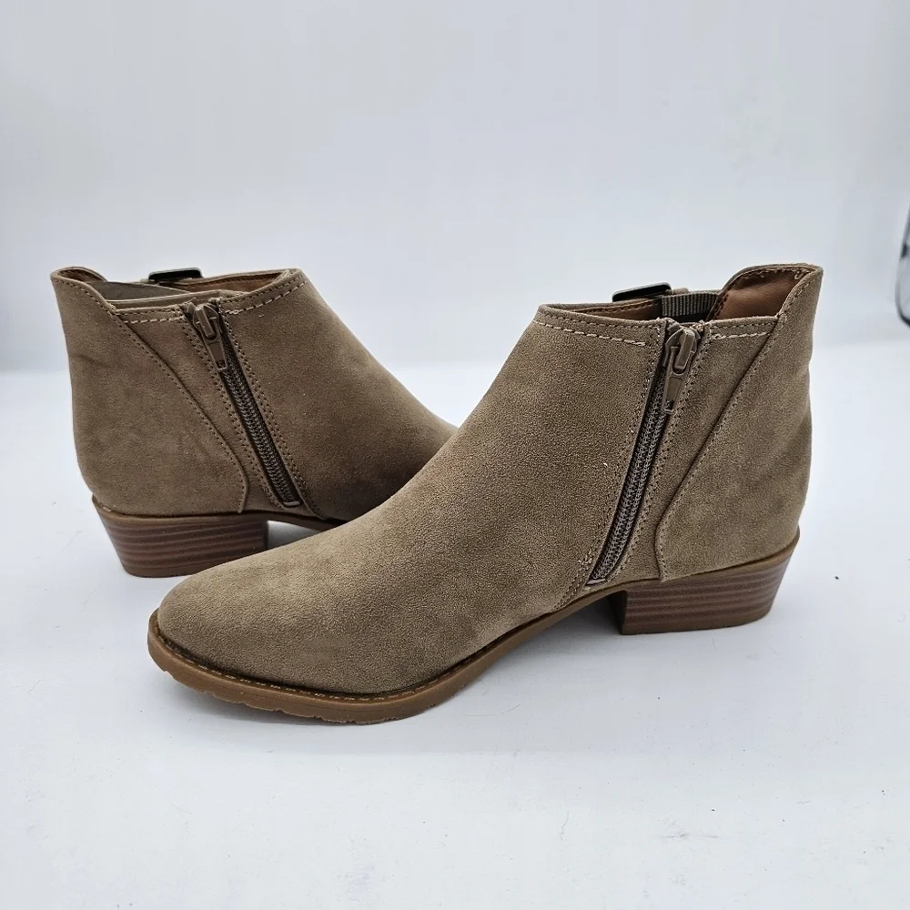NIB Style & Co. Mabel Womens Taupe Almond Toe Faux Suede Ankle Boots Size 6.5